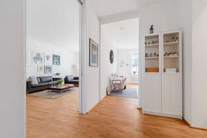 Wunderschöne Altbau-Wohnung im Herzen von Alt-Oberkassel – Die vollständige Adresse der Immobilie erhältst du vom Anbieter., 40545 Oberkassel, Düsseldorf – Vorschaubild 3
