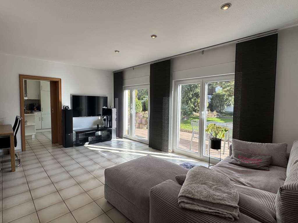 Immobilie in Waldems - Großzügiges ZFH mit Garten · 2 Garagen · 2 Außenstellplätzen - Bild 3