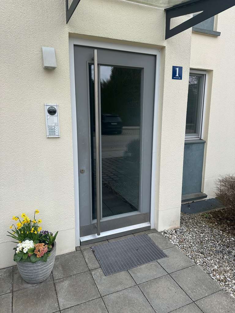 Immobilie in Pullach im Isartal - Großzügige 4-Zimmer-Wohnung mit Balkon und Loggia in Südausrichtung! - Bild 1