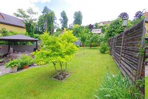 Zentral | Modern | Geräumig 

Charmantes Zweifamilienhaus mit Traumgarten – Regensburg (Kreis) – Vorschaubild 2