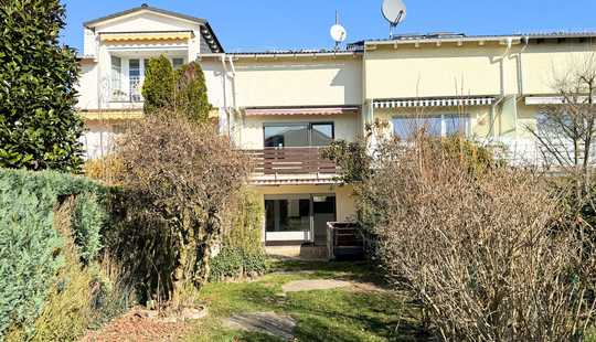 Bild von FAMILIENIDYLL AM FELDRAND: Top-Gepflegtes Reihenhaus mit wundervollem Dachstudio, Garten & Garage