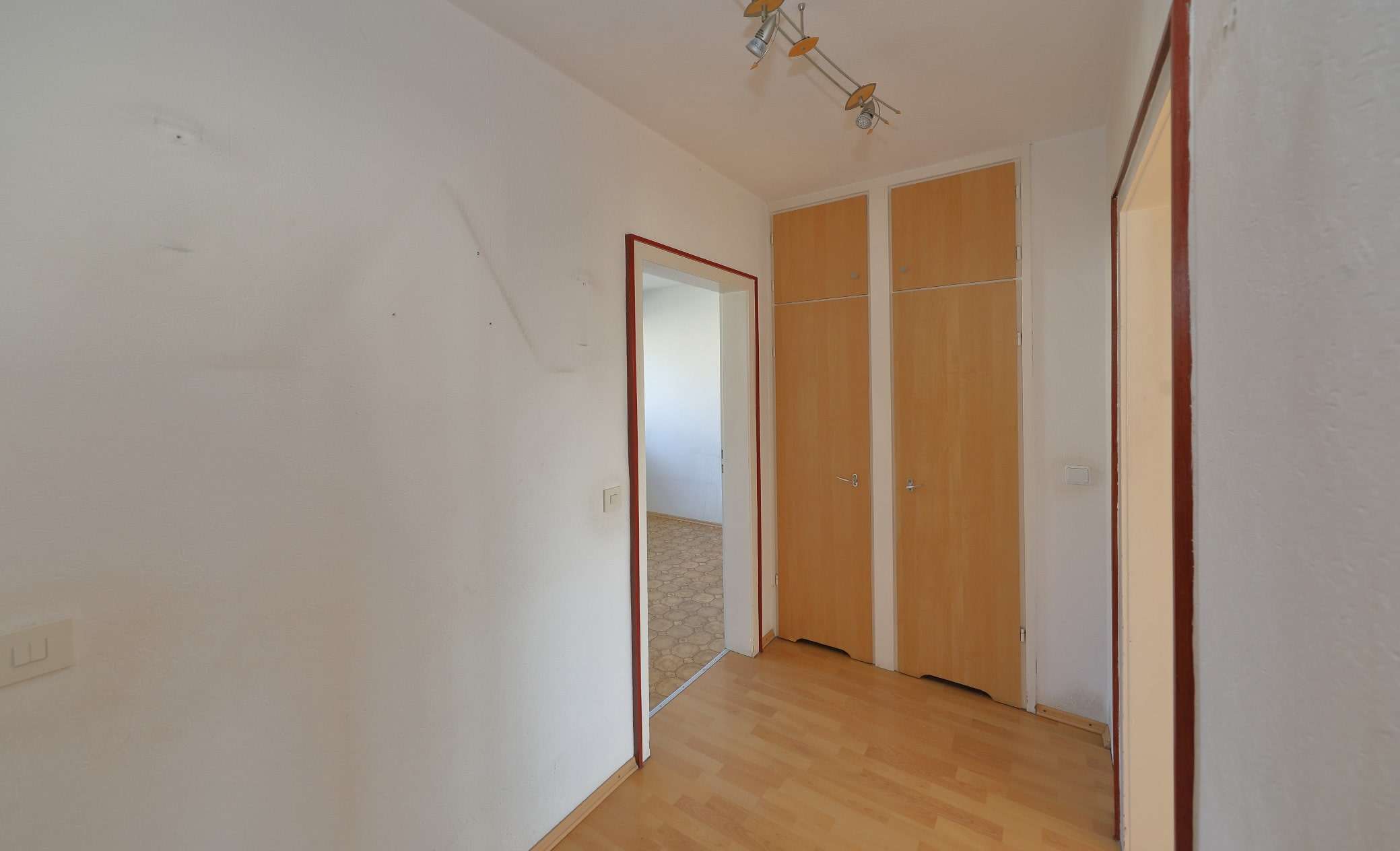 Modernisierungsbedürftige 2,5-Raum-Wohnung mit Loggia und TG- Stellplatz in ruhiger Lage, Essen – Bild 4