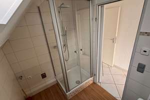 Charmante Dachgeschosswohnung im Herzen von Lüdenscheid – 3 Zimmer, Balkon und Aufzug – Die vollständige Adresse der Immobilie erhältst du vom Anbieter., 58511 Lüdenscheid – Vorschaubild 5