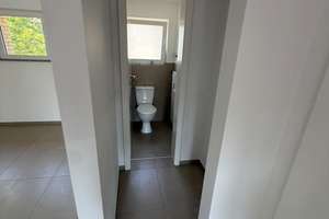 Frisch renovierte 4-Zimmer-Wohnung mit 2 Balkonen, Aufzug, Garage – Nourneystraße 14, 40822 Mettmann – Vorschaubild 9