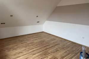 Lebendiges Wohnen: 3-Zimmer-Dachgeschosswohnung in Dillingen an der Donau – 89407 Dillingen an der Donau – Vorschaubild 9
