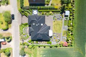 Architektur, Großzügigkeit und Wohnqualität auf höchstem Niveau in Seevetal-Helmstorf – Die vollständige Adresse der Immobilie erhältst du vom Anbieter., 21218 Seevetal – Vorschaubild 3