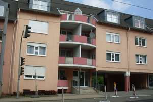 Attraktive Eigentumswohnung mit Balkon und  zwei Garagen als Kapitalanlage