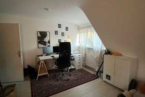 Sanierte Dachgeschosswohnung mit drei Zimmern sowie Balkon und EBK in Stuttgart Luginsland – Stuttgart – Vorschaubild 6