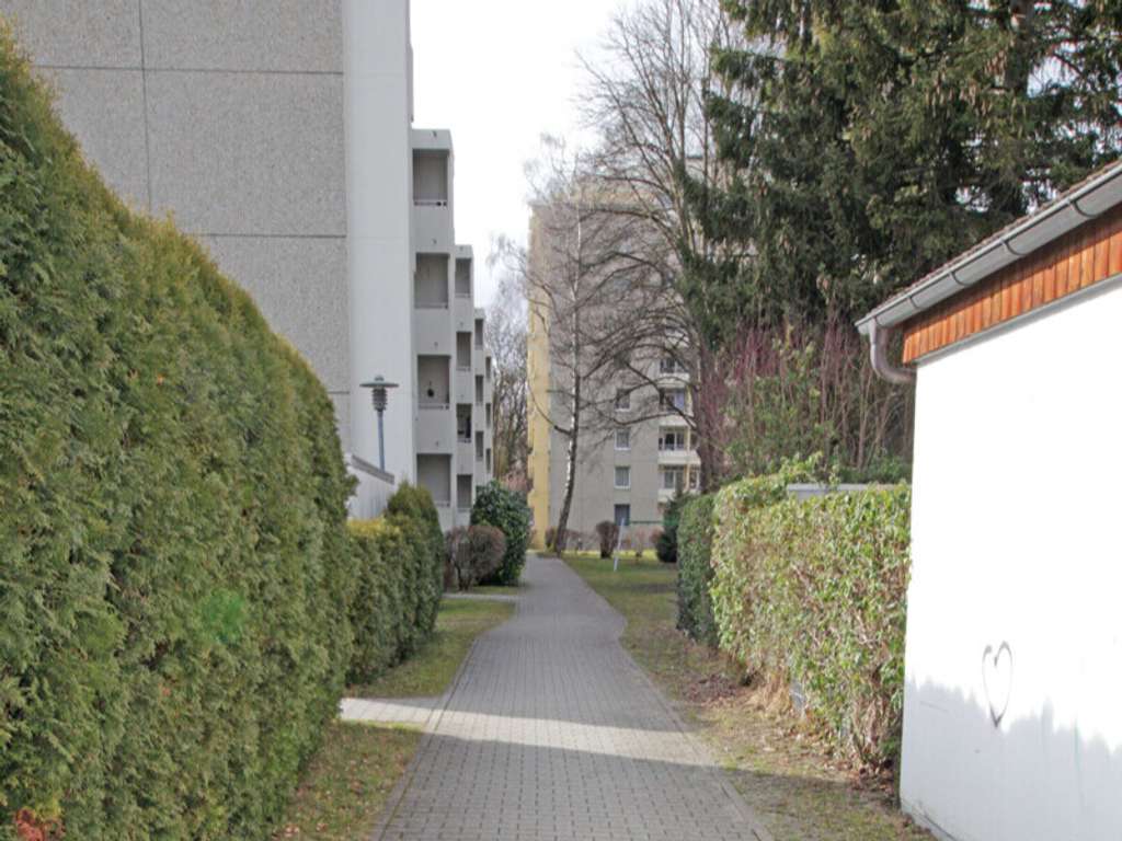 Immobilie in Puchheim - Puchheim Bhf. 3,5 Zi. Whg mit 2 Balkone, inkl. Garage und großem Kellerabteil in ruhiger Wohngegend - Bild 3