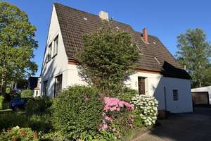 Charmantes Ein-/Zweifamilienhaus mit großem Garten in Bremen-Schönebeck – viel Potenzial!