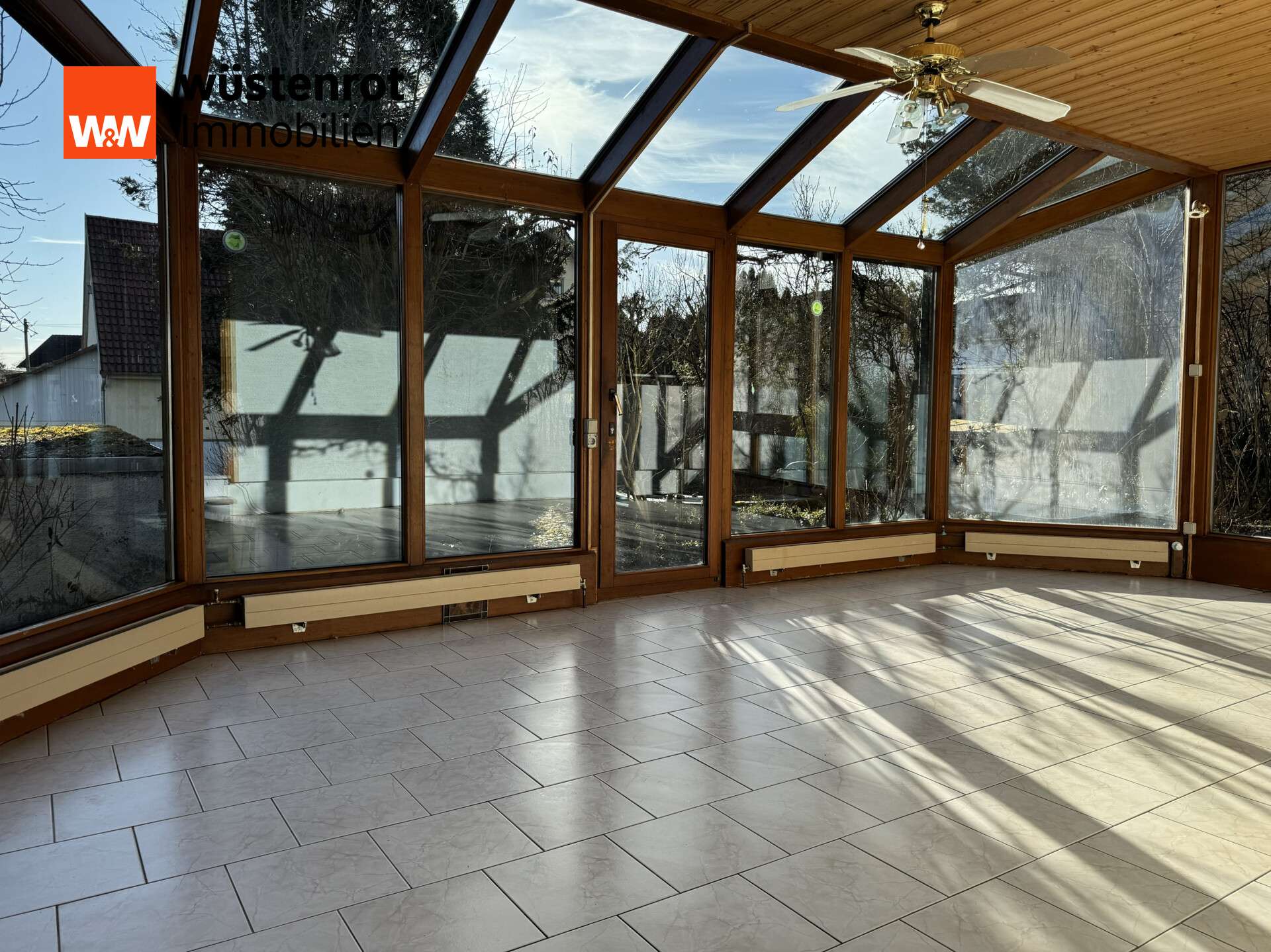 Immobilie in Rottweil - Retro-Flair mit Perspektive – Massiv gebautes Einfamilienhaus mit Einliegerwohnung - Bild 6