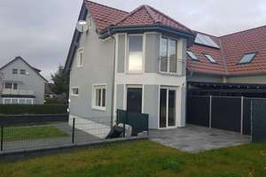 Wohlfühlen, genießen – Helle Doppelhaushälfte mit Garten, Solaranlage und 2 Stellplätzen in SZ-Bad