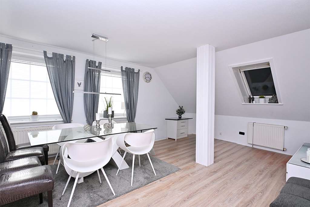 Immobilie in Suthfeld - Hannover - Suthfeld: Großzügiges Haus mit Wintergarten und unverbautem Blick! - Bild 4