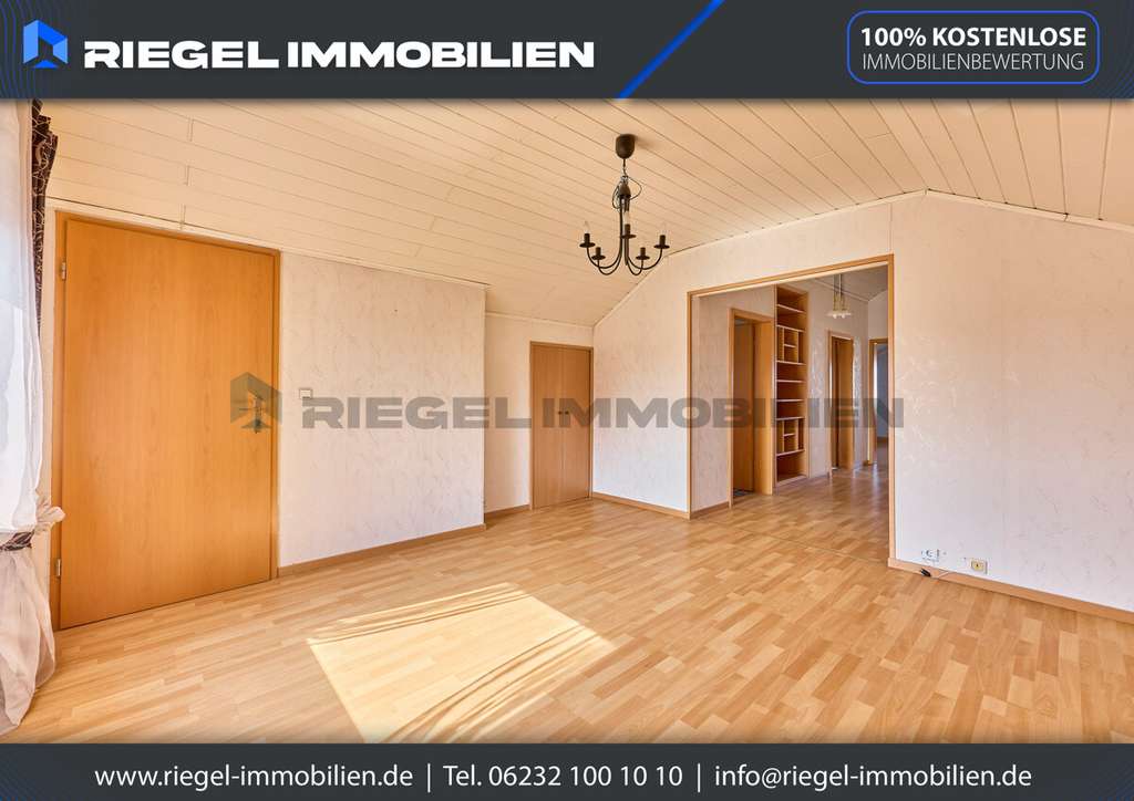 Immobilie in Waghäusel - Sie hier? Wir auch! Charmante 2-Zimmer-Dachgeschosswohnung mit Gartenanteil im Erbbaurecht - Bild 2
