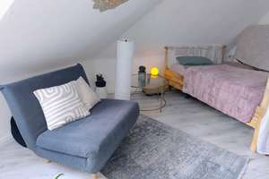 Für Singles! Gemütliche schöne 1-Zimmer-Wohnung im Dachgeschoss zu vermieten – Selbecker Straße 36, 40472 Rath, Düsseldorf – Vorschaubild 2