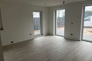 Neubau-Doppelhaushälfte mit großem Grundstück – perfekte Anbindung Richtung Ostsee – Die vollständige Adresse der Immobilie erhältst du vom Anbieter., 23623 Ahrensbök – Vorschaubild 11