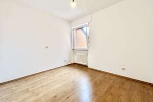 Frisch renovierte 2,5 Zimmer Wohnung mit Einbauküche und Balkon nahe der Bochumer City und Ehrenfeld – Kleine Ehrenfeldstr. 1, 44789 Südinnenstadt, Bochum – Vorschaubild 7