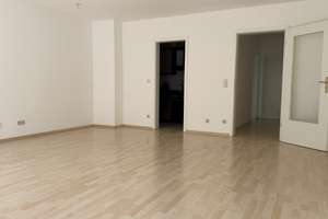 Stilvolle EG-Wohnung mit eigenem Eingang, Garten & Top-Lage – Brunhuberstraße 8c, 93053 Galgenberg, Regensburg – Vorschaubild 2