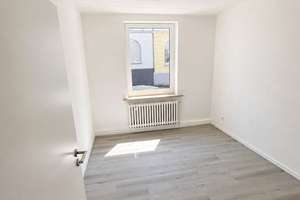 Schöne 5- Zimmerwohnung mit privatem Garten – Kyffhäuser Sr. 17, 41061 Gladbach, Mönchengladbach – Vorschaubild 3