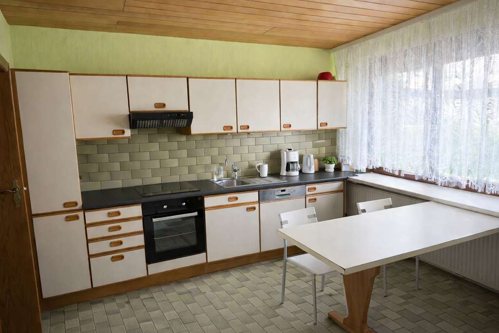 Immobilie in Wetzlar - Geräumiges, lichtdurchflutetes Einfamilienhaus – ideal für vielfältige Nutzungsmöglichkeiten. - Bild 2