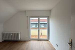 Großzügige 4-Zimmer-DG-Wohnung (110 m²) mit Garage und Einbauküche – Rosenrotweg 19, 70567 Möhringen-Süd, Stuttgart – Vorschaubild 8