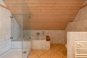 Idyllisches EFH in zweiter Reihe mit sonniger Südterrasse & PV-Anlage in Lurup – Die vollständige Adresse der Immobilie erhältst du vom Anbieter., 22547 Lurup, Hamburg – Vorschaubild 22