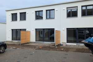 Neubau 2026: High-Tech RMH mit ELW mit PV-Speicher, A+ & extrem niedrige Nebenkosten KFW40 + KFWG-Q – Hölderlinstraße 26d, 75181 Würm, Pforzheim – Vorschaubild 2
