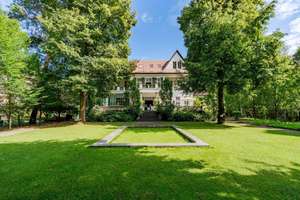 Repräsentative, energieeffiziente Mehrgenerationen-Villa mit zwei separaten Wohnungen Schlachtensee