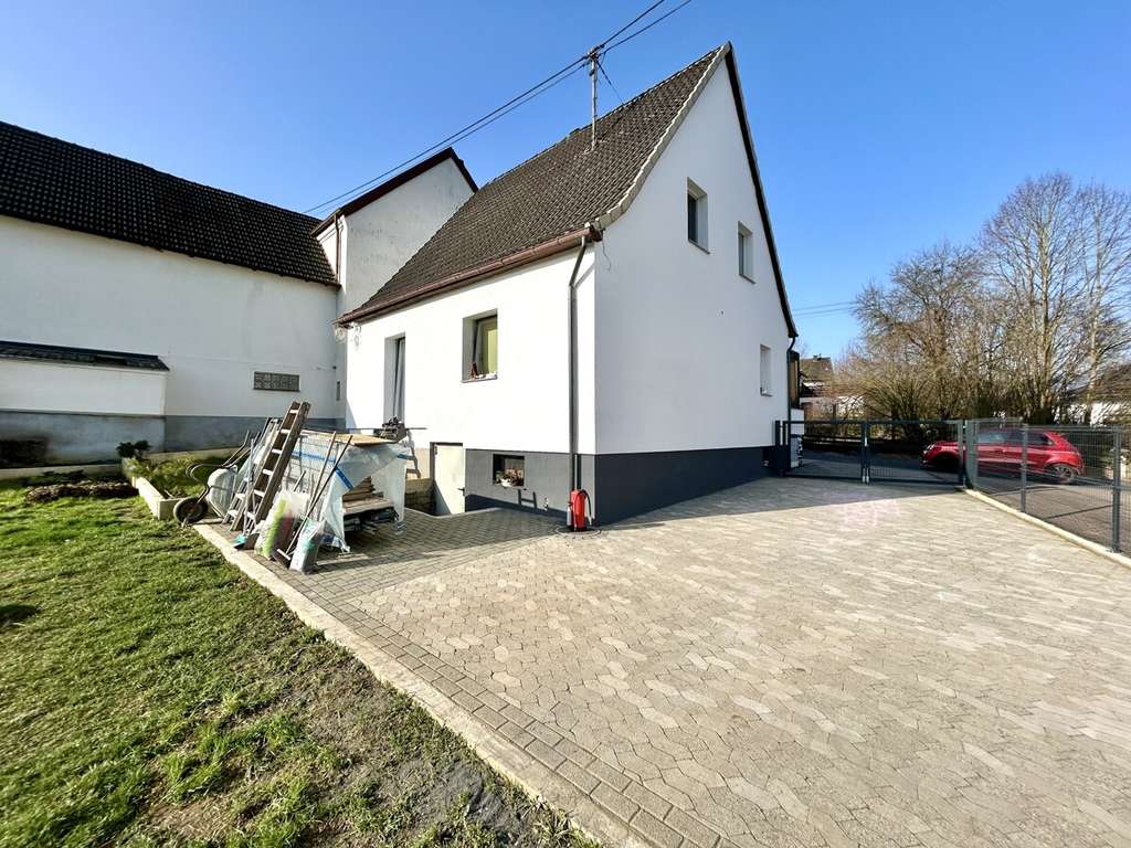 Immobilie in Borod - **Modernisiertes Einfamilienhaus in attraktiver und familienfreundlicher Lage von Borod** - Bild 3