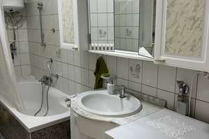 Parknähe helle 3 ZKB Wohnung mit Balkon