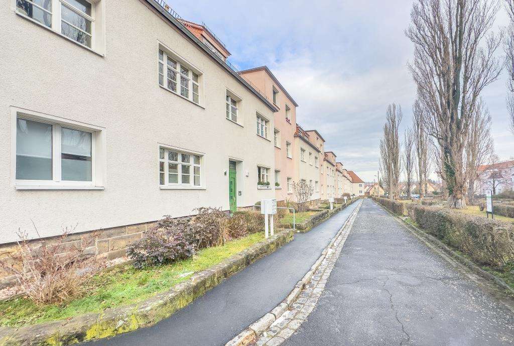 GUT GESCHNITTEN 2 ZI. WOHNUNG ZUM MODERNISIEREN - AUF PARKÄHNLICHEM GRUNDSTÜCK - IN RUHIGLAGE, Dresden – Bild 2