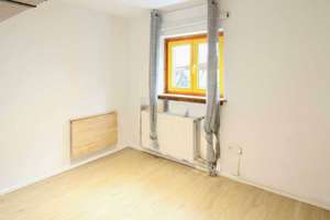 Eigenheim für Ruheliebende mit  großen Garten, Terrasse und Garage in Waldrandlage – Die vollständige Adresse der Immobilie erhältst du vom Anbieter., 97633 Höchheim – Vorschaubild 5