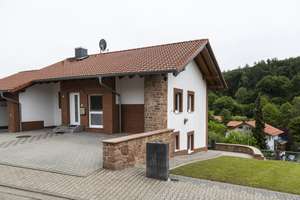 Möbel rein. Einziehen. Zuhause fühlen. Zukunftssicher mit Wärmepumpe.  Brombachtal. Ohne Käuferprov.