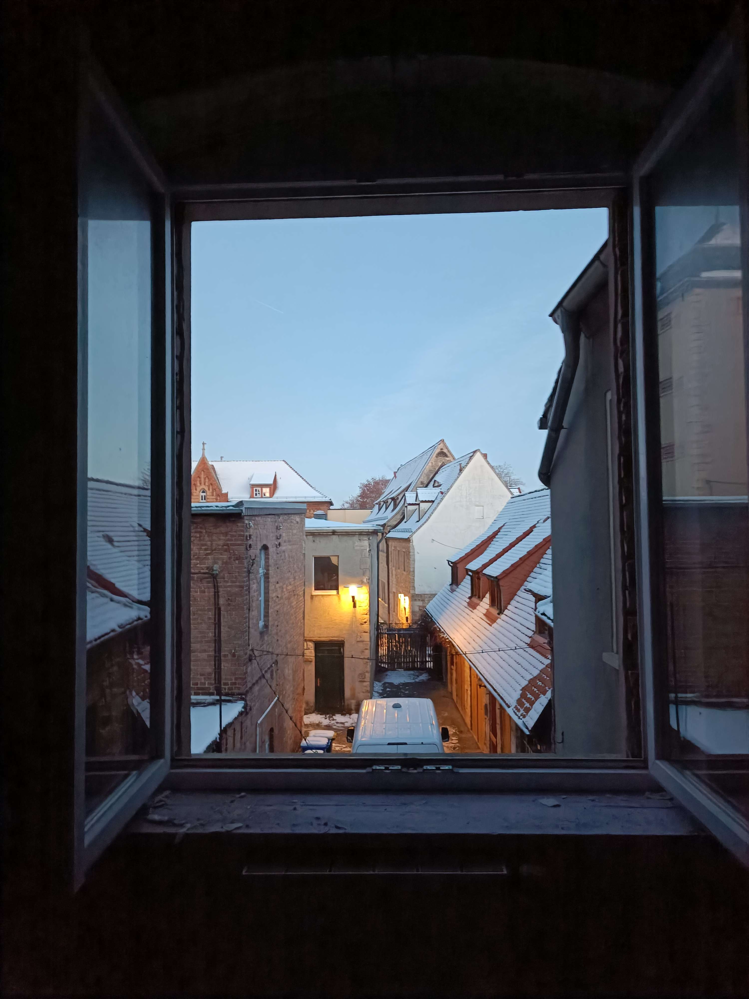 Repräsentatives Eckgebäude an der alten Stadtmauer, Burgenlandkreis – Bild 1