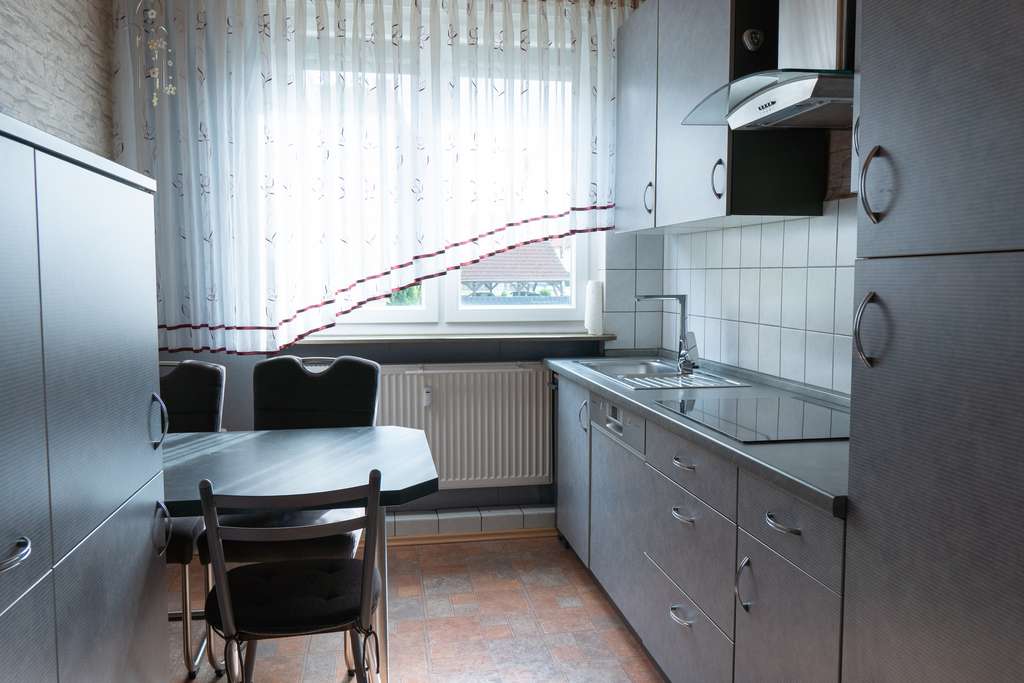 Sehr gepflegte 3-Zimmer-Wohnung mit Einbauküche, Balkon und Garage in Salzgitter- Gebhardshagen