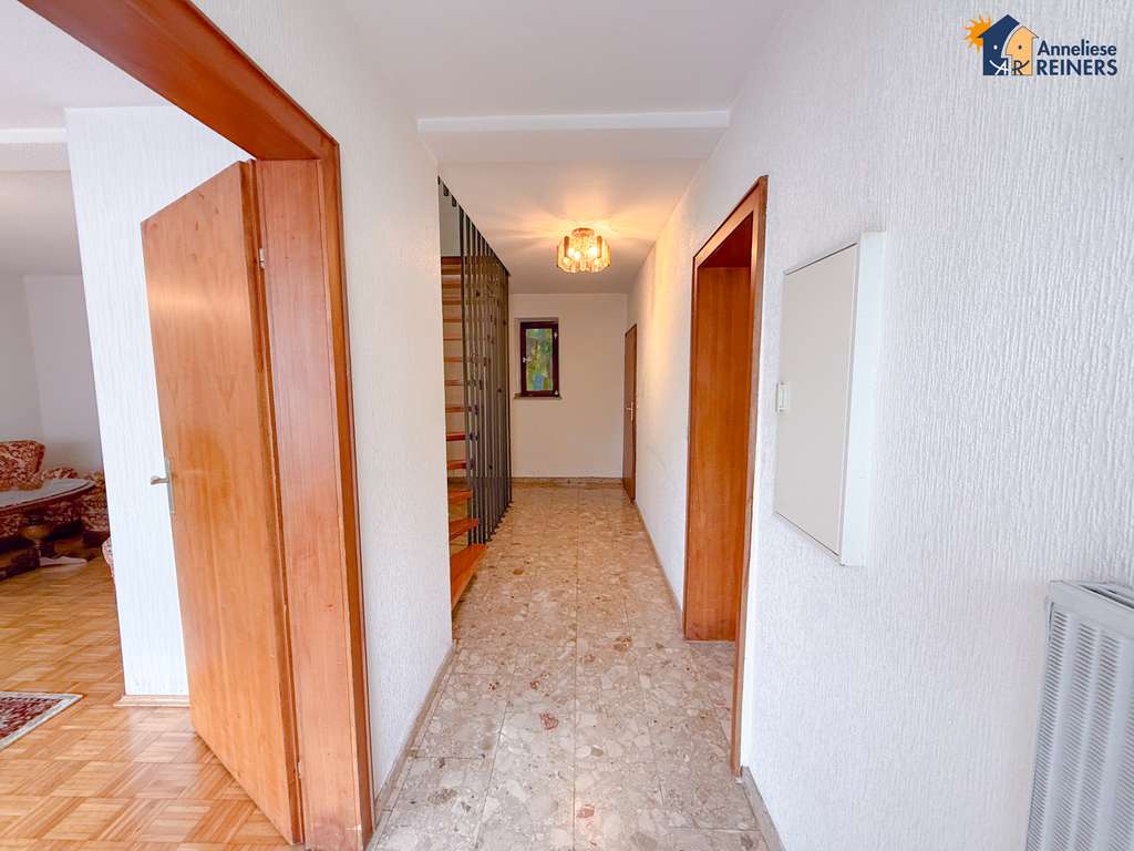 Immobilie in Wassenberg - Ihr neues Zuhause: Einfamilienhaus mit großem Grundstück und viel Potenzial - Bild 3