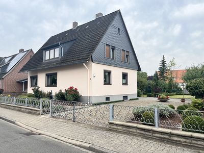 Ein- /Zweifamilienhaus in ruhiger Stadtrandlage, voll unterkellert, Garage - sehr gepflegt