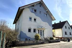 Repräsentatives 2-Familienhaus in toller Ortsrandlage mit Keller, Garage und schönem Garten – Die vollständige Adresse der Immobilie erhältst du vom Anbieter., 76706 Dettenheim – Vorschaubild 2