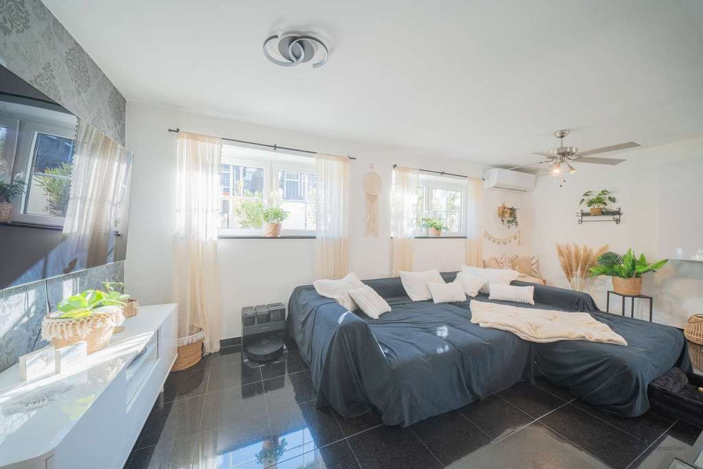 Immobilie in Brackenheim - Ankommen und wohlfühlen: 5 Zimmer, große Terrasse und echtes Hausgefühl - Bild 1