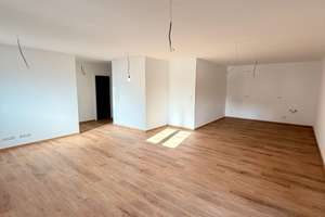 Neuwertige helle Souterrainwohnung mit Aufzug und Terrasse