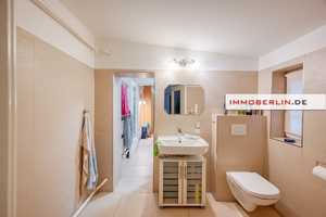 IMMOBERLIN.DE - Angenehmes Haus mit Südgarten in familienfreundlicher Lage – Berlin – Vorschaubild 1