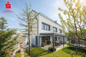 Exklusive Doppelhaushälfte mit ca. 218 m² Nutzfläche, Süd-West-Garten und sonniger Dachterrasse