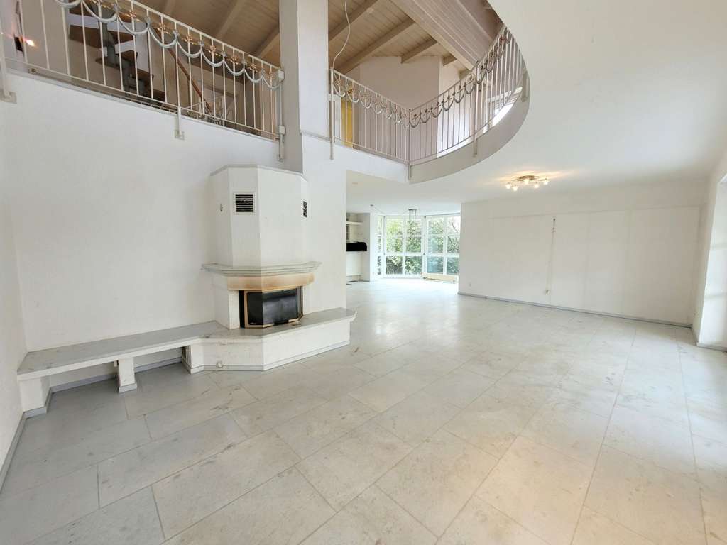 Immobilie in Schopfheim - Wohnen mit Urlaubsgefühl + Einliegerwohnung + Pool + Garten + Garage - Bild 1