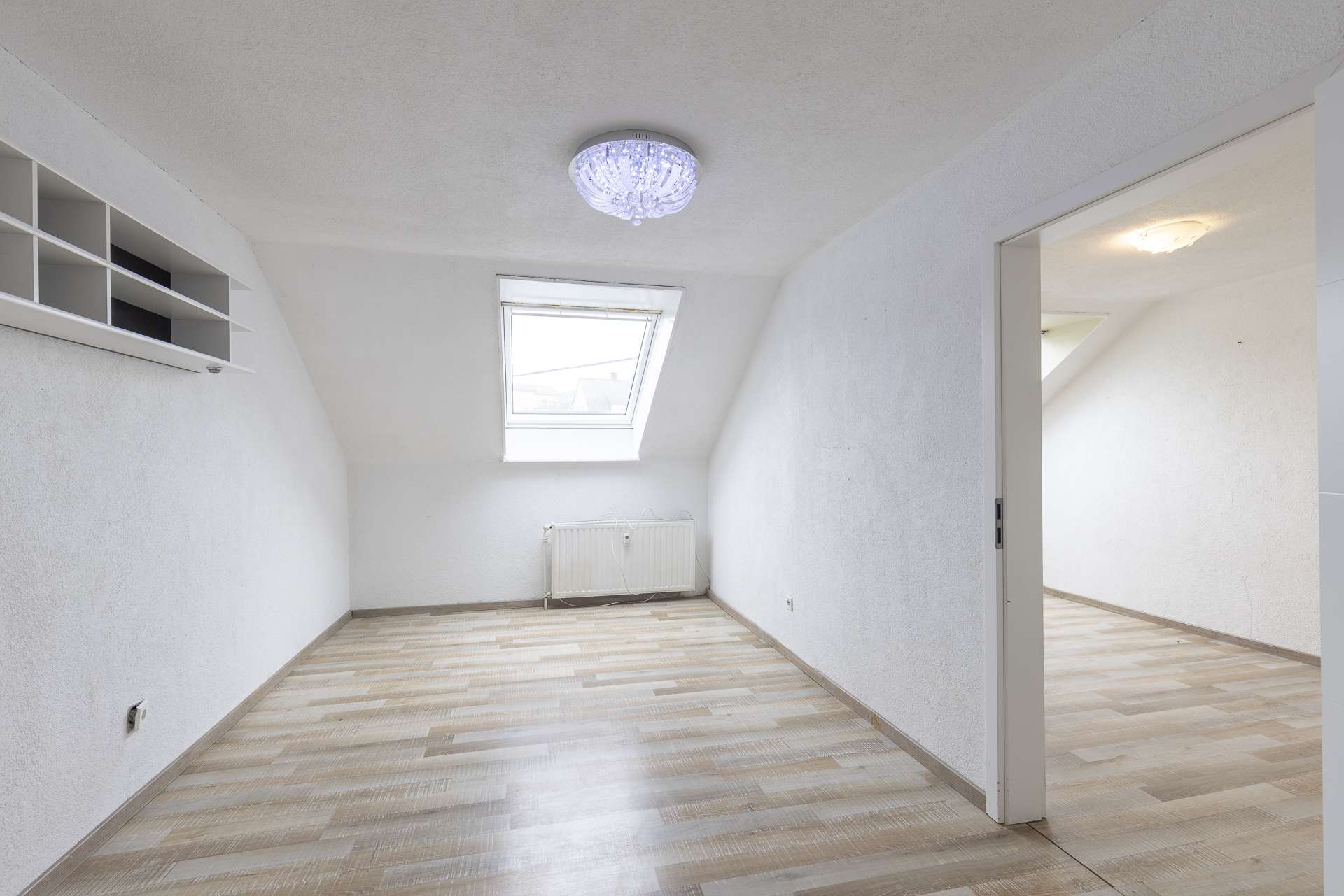 4-Zimmer-Dachgeschosswohnung | Solide Basis mit Entwicklungspotential, Ludwigsburg Kreis – Bild 2