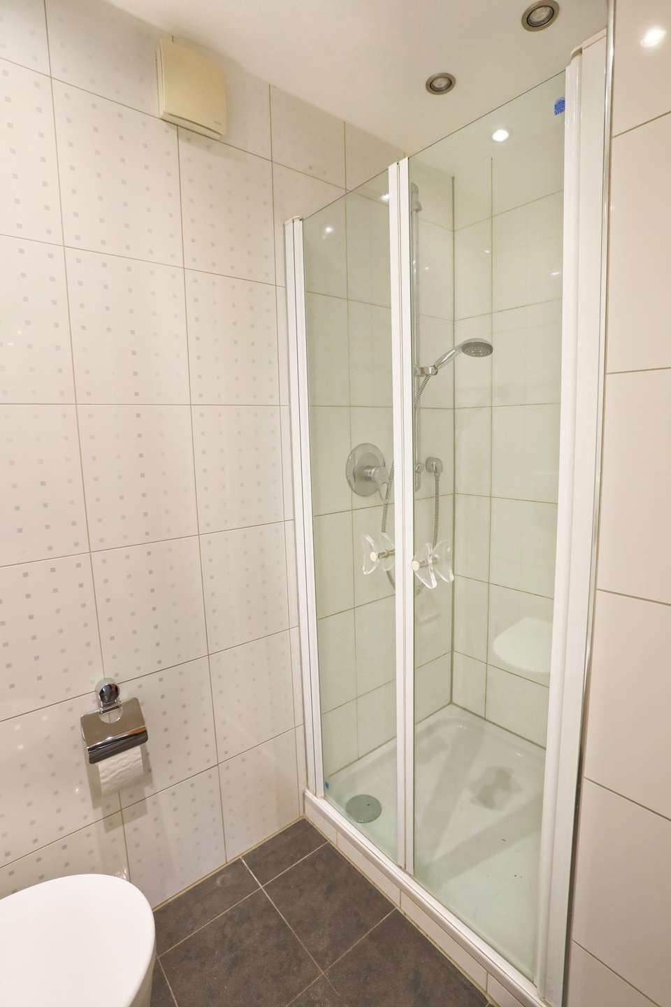 Immobilie in Hammersbach - Stilvoller Bungalow mit separater ELW, Doppelgarage & großem Grundstück - Bild 18