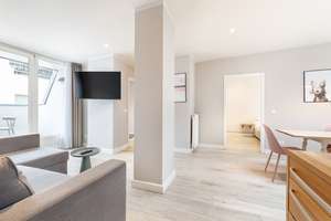 Nahe Rosa-Luxemburg-Platz: 2,5 Zimmer DG-Wohnung im 4. OG, West-Terrasse, Einbauküche, Wannenbad – Schönhauser Allee 186, 10119 Prenzlauer Berg, Berlin – Vorschaubild 11