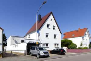 3-Familienhaus mit gr. Gewerbehalle in ruhiger Lage von Griesheim – Die vollständige Adresse der Immobilie erhältst du vom Anbieter., 64347 Griesheim – Vorschaubild 1