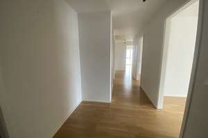 Schöne, helle, 4.Zi.Whg mit zwei Bädern, Abstellraum, großem Balkon, EBK, Kellerraum – Tunnelstraße 2, 70469 Bahnhof Feuerbach, Stuttgart – Vorschaubild 8