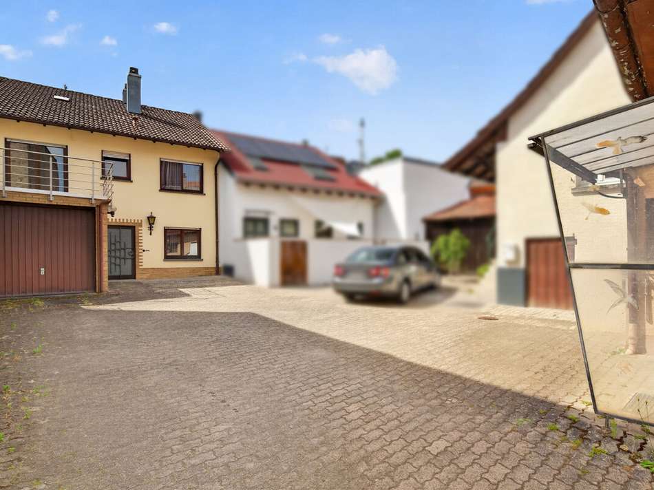 Hof vor dem Haus