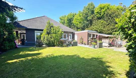 Bild von Topgepflegtes, familiengerechtes Wohnhaus mit großer Garage, Keller und schönem Garten